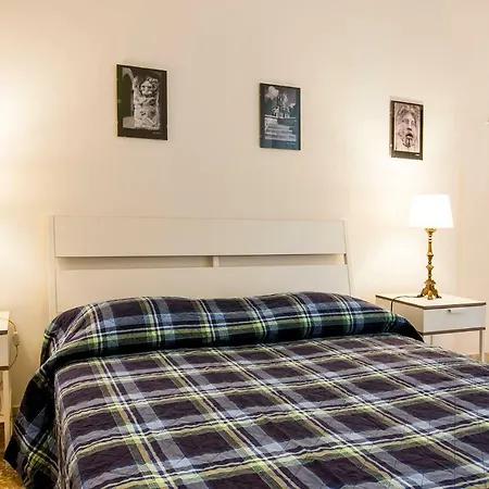Apartmán Guesthost - Vatican Museums Cozy Flat X4 *